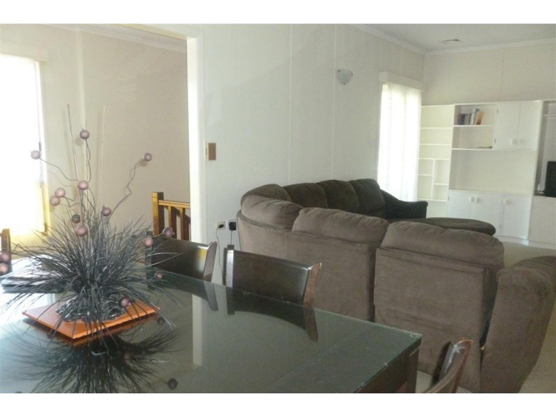 84 Miller Street, Urangan QLD 4655
