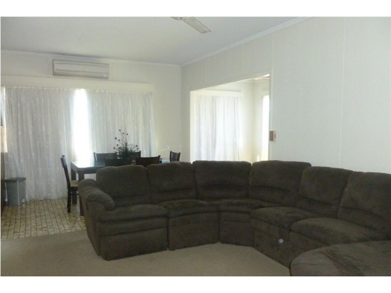 84 Miller Street, Urangan QLD 4655