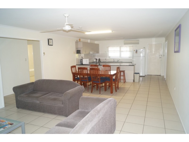 75 Cunningham Street, Urangan QLD 4655