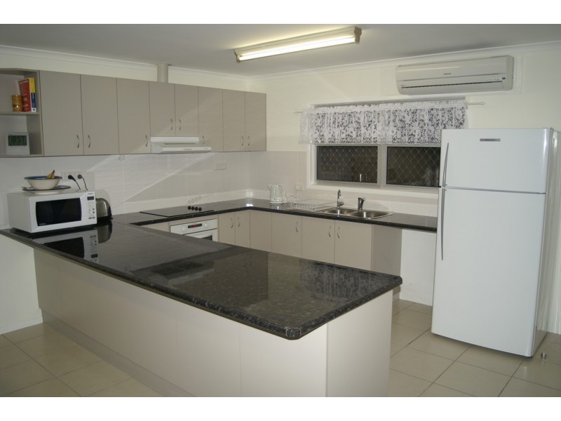 75 Cunningham Street, Urangan QLD 4655