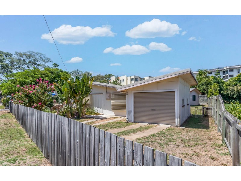 4 Eric Street, Urangan QLD 4655