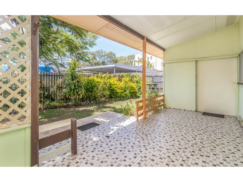 4 Eric Street, Urangan QLD 4655