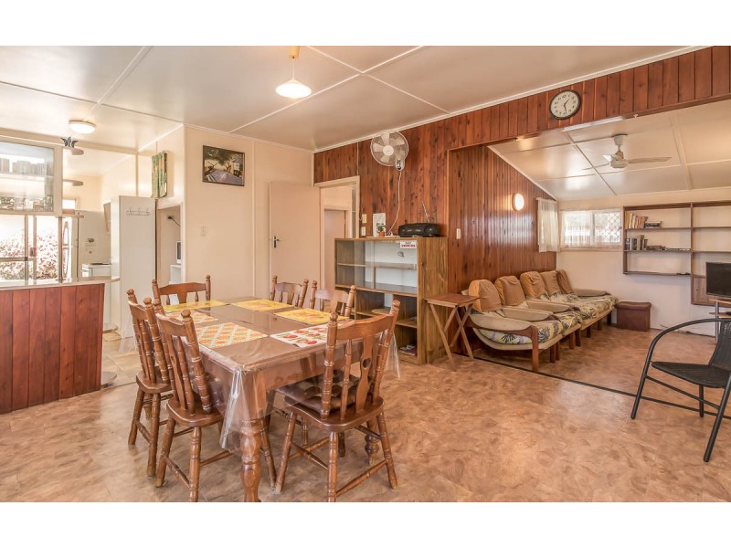 4 Eric Street, Urangan QLD 4655