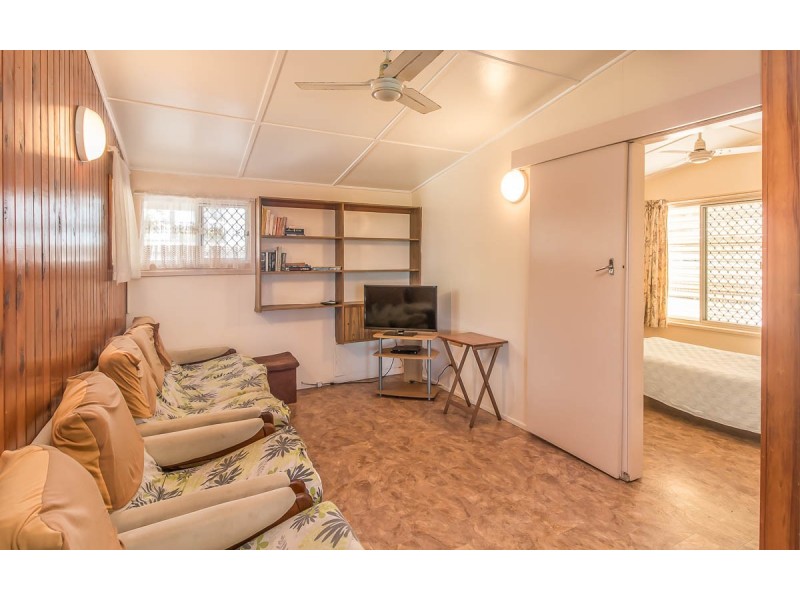 4 Eric Street, Urangan QLD 4655