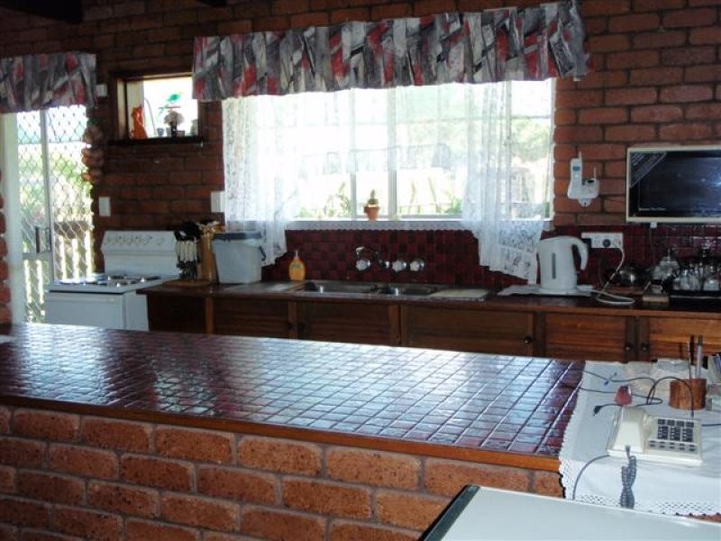 8 Picnic Street, Pialba QLD 4655