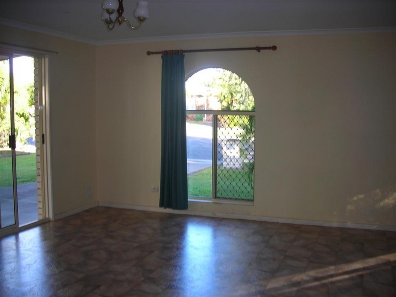 8 Bunker Avenue, Pialba QLD 4655