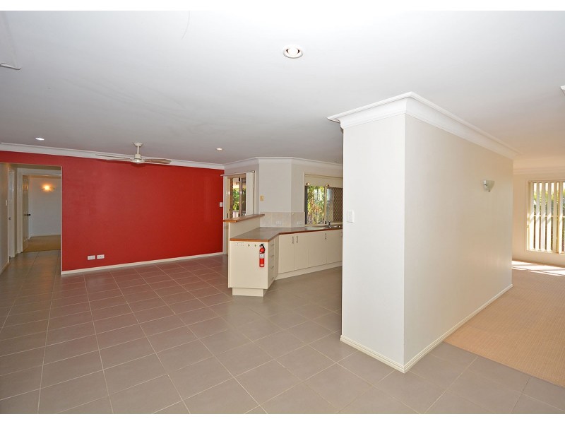 16 Queensbury Grove, Urraween QLD 4655