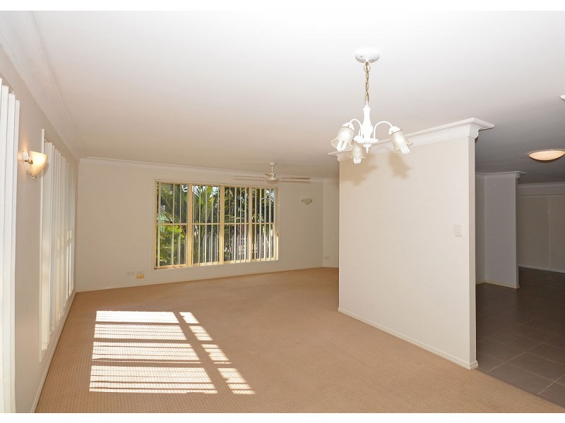 16 Queensbury Grove, Urraween QLD 4655