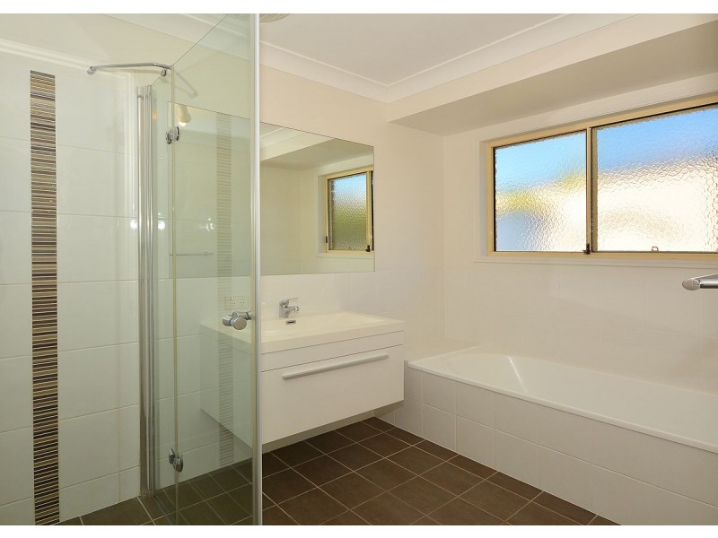 16 Queensbury Grove, Urraween QLD 4655