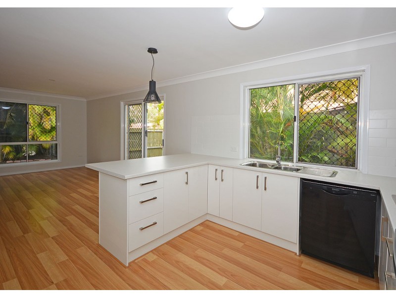 42 Aimee Drive, Urangan QLD 4655