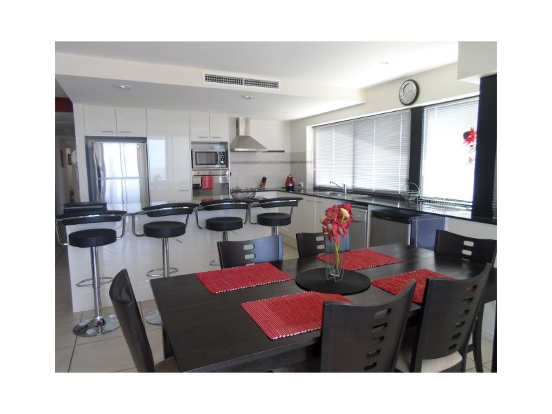 5/558 Esplanade, Urangan QLD 4655