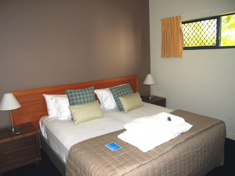 Unit 110 and 111 Mantra Resort, Buccaneer Drive, Urangan QLD 4655