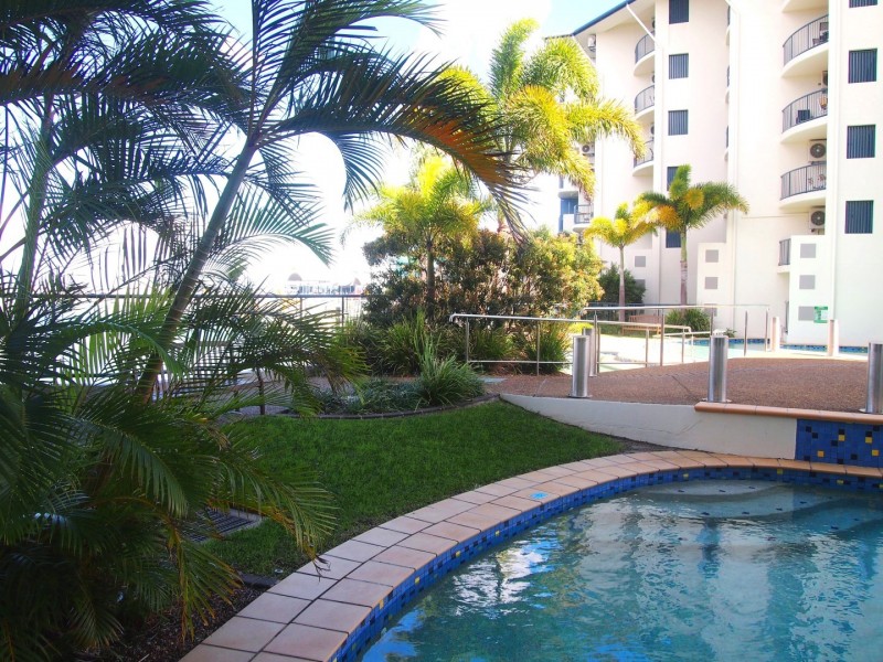Unit 110 and 111 Mantra Resort, Buccaneer Drive, Urangan QLD 4655
