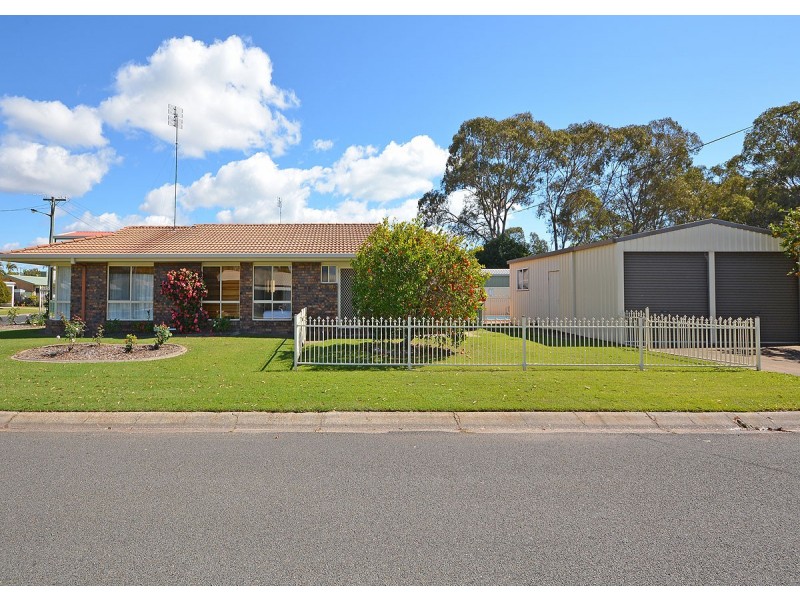 9 Limpus Street, Urangan QLD 4655