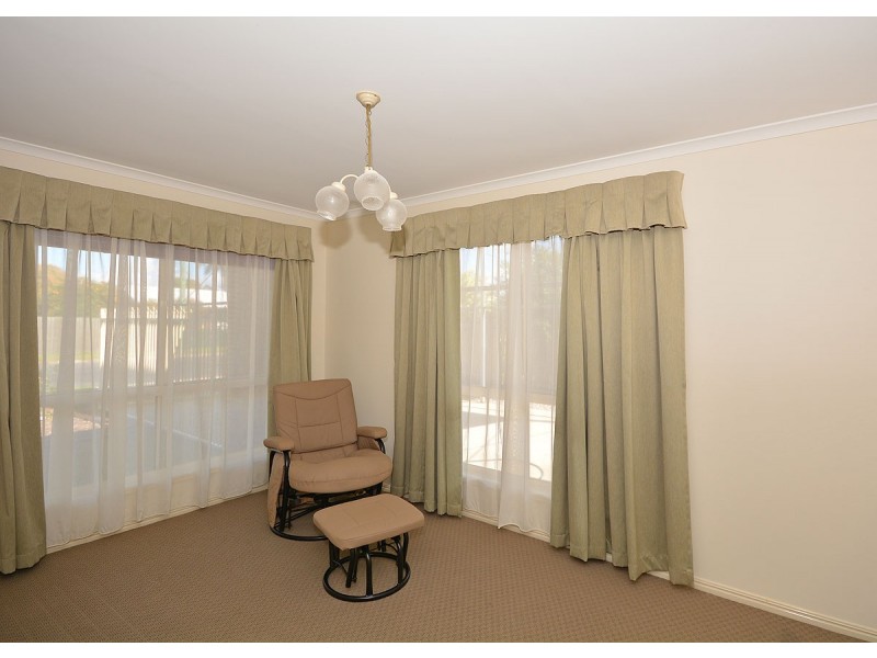 9 Limpus Street, Urangan QLD 4655