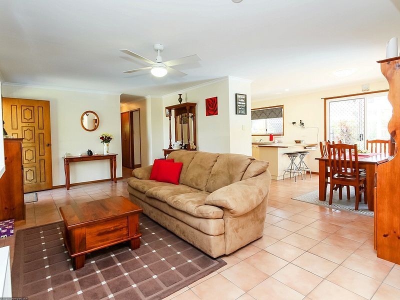 2 Howlett Street, Urangan QLD 4655