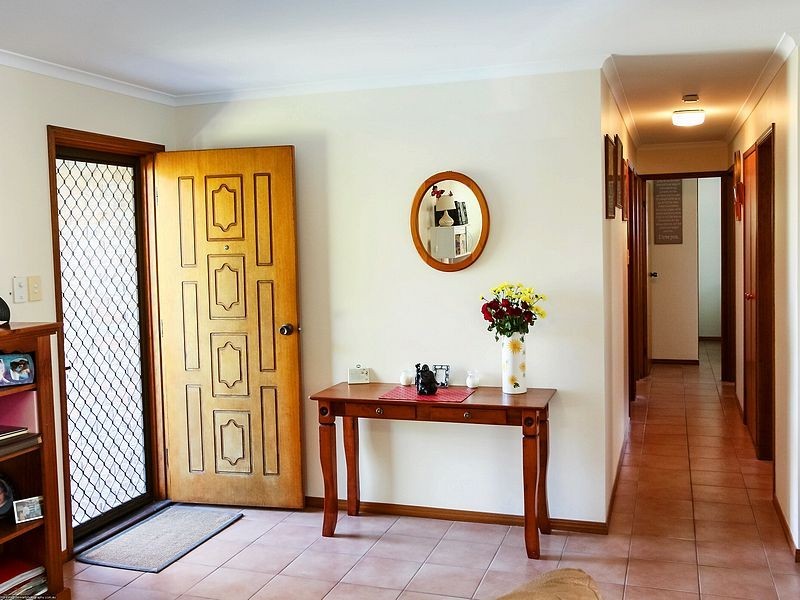 2 Howlett Street, Urangan QLD 4655