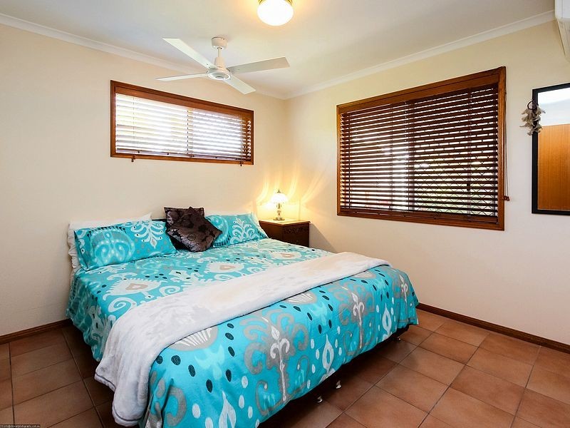 2 Howlett Street, Urangan QLD 4655