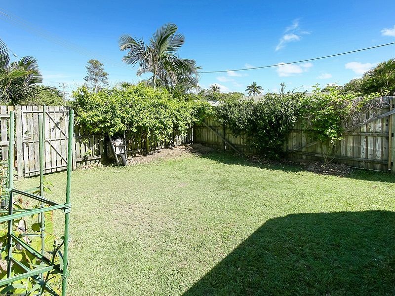 2 Howlett Street, Urangan QLD 4655