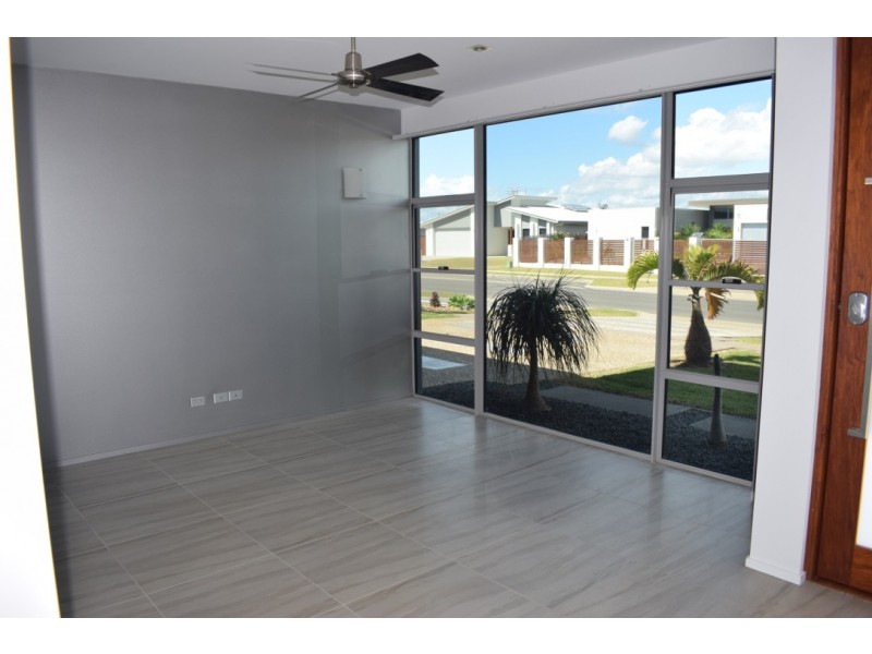 16 Davis Drive, Kawungan QLD 4655
