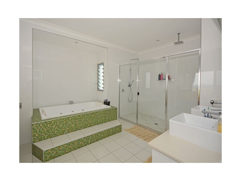 4 Sandy View Drive, Nikenbah QLD 4655