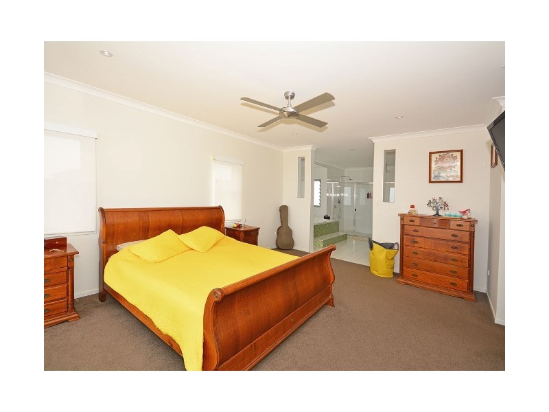 4 Sandy View Drive, Nikenbah QLD 4655