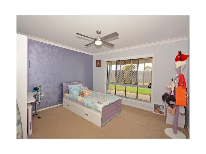 4 Sandy View Drive, Nikenbah QLD 4655