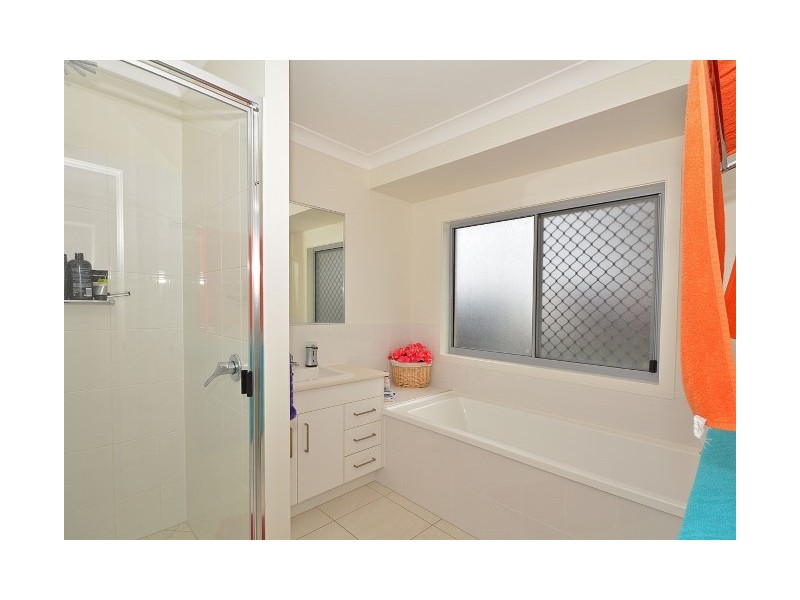 4 Sandy View Drive, Nikenbah QLD 4655