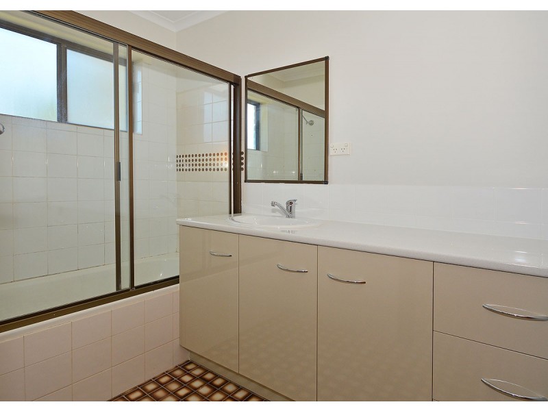 31 Park Street, Urangan QLD 4655