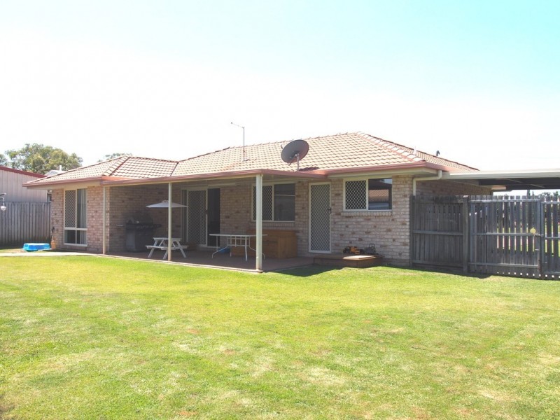 9 Sunset Crescent, Torquay QLD 4655