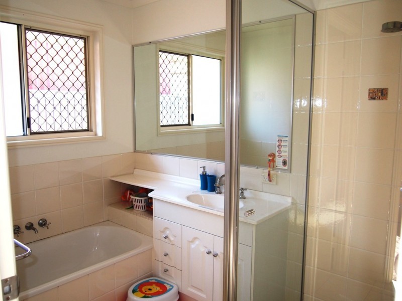 9 Sunset Crescent, Torquay QLD 4655