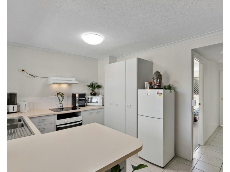 11/458 Esplanade, Torquay QLD 4655
