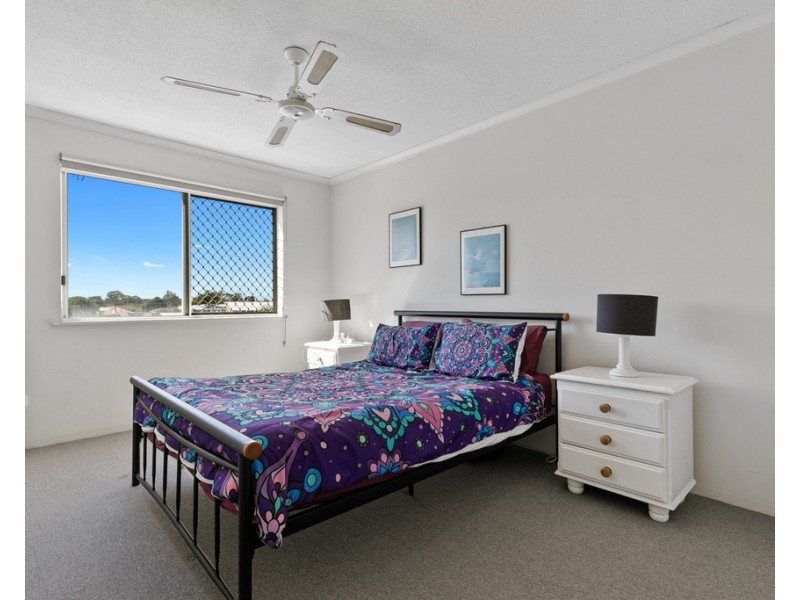 11/458 Esplanade, Torquay QLD 4655