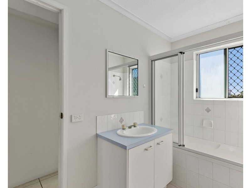11/458 Esplanade, Torquay QLD 4655
