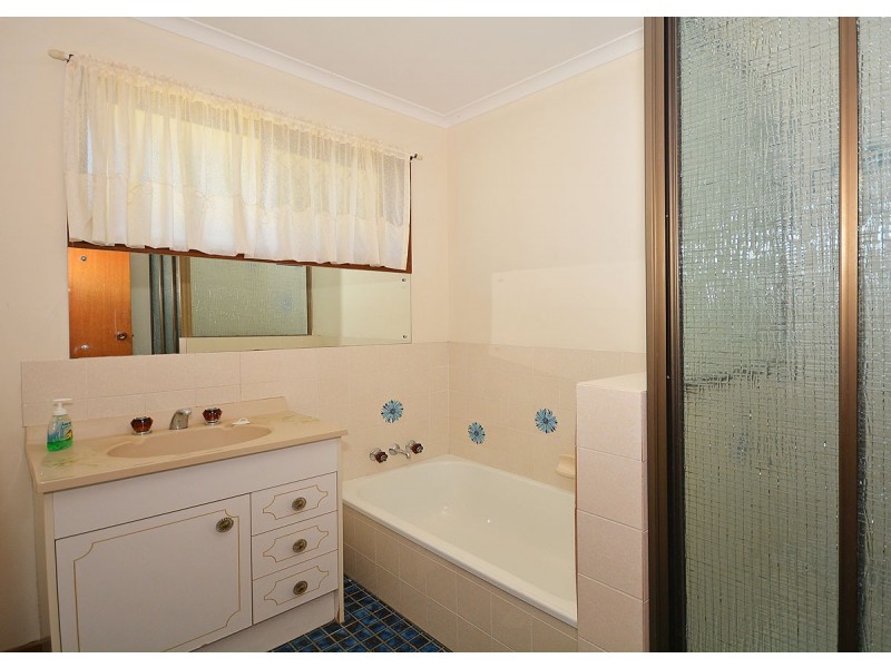 11 Richard Street, Urangan QLD 4655