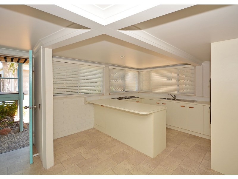 159 Charlton Esplanade, Point Vernon QLD 4655