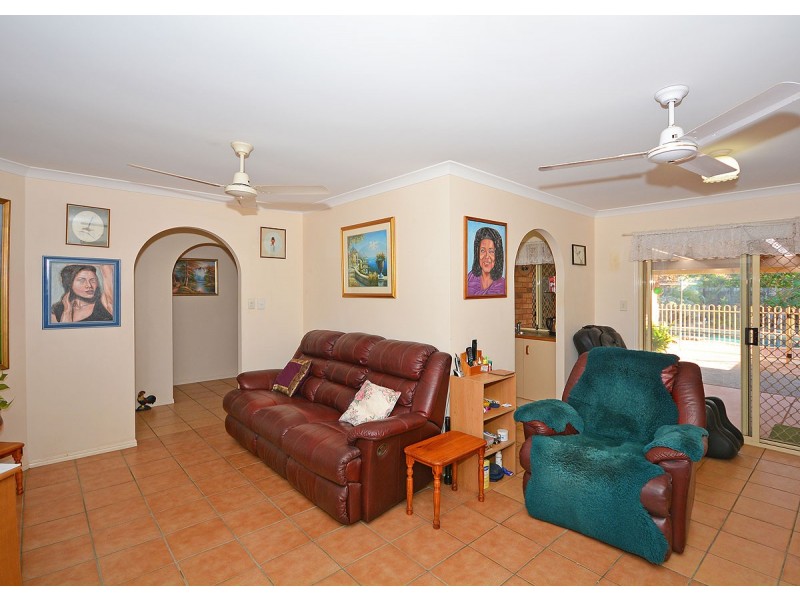 5 Elliot Court, Eli Waters QLD 4655