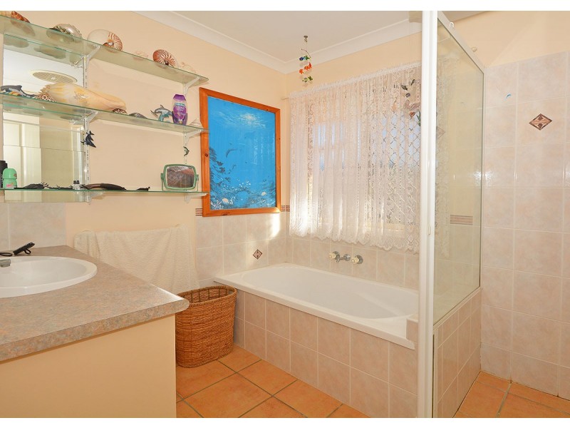 5 Elliot Court, Eli Waters QLD 4655
