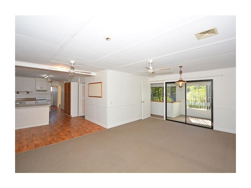 8 Desmond Drive, Toogoom QLD 4655