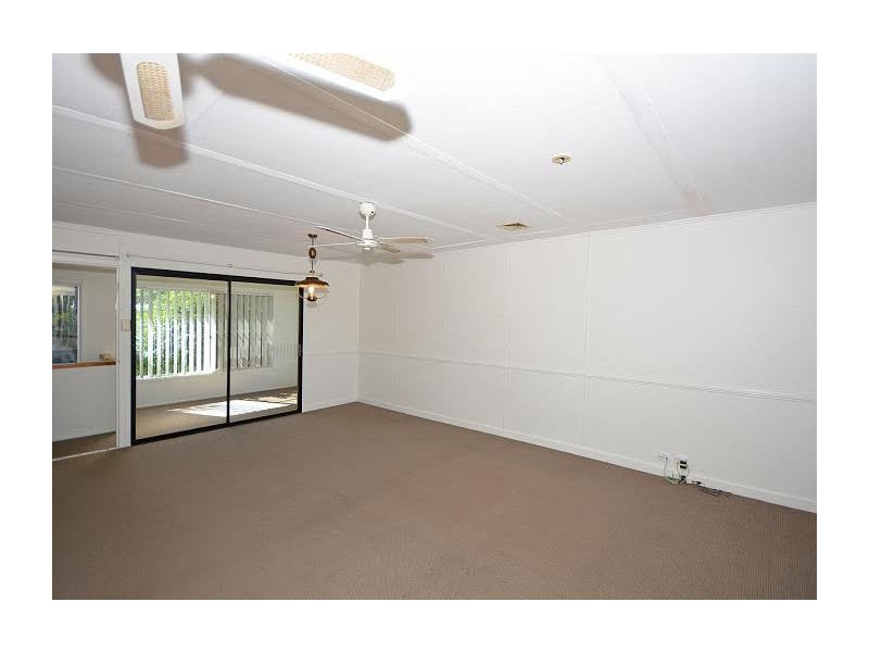 8 Desmond Drive, Toogoom QLD 4655