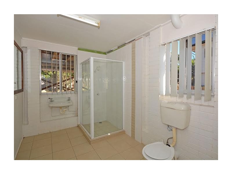 8 Desmond Drive, Toogoom QLD 4655