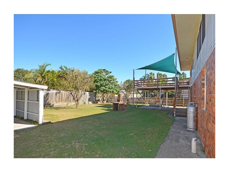 8 Desmond Drive, Toogoom QLD 4655