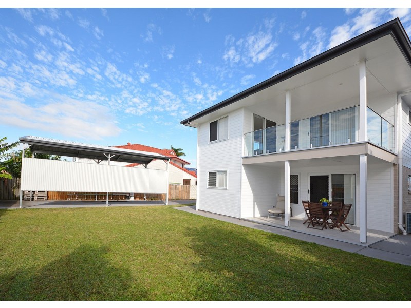 22 Skinner Crescent, Urangan QLD 4655