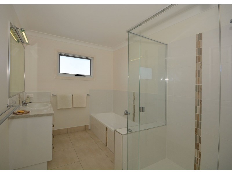 22 Skinner Crescent, Urangan QLD 4655