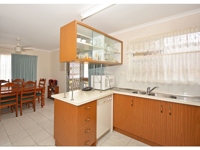 16 Prince Street, Urangan QLD 4655