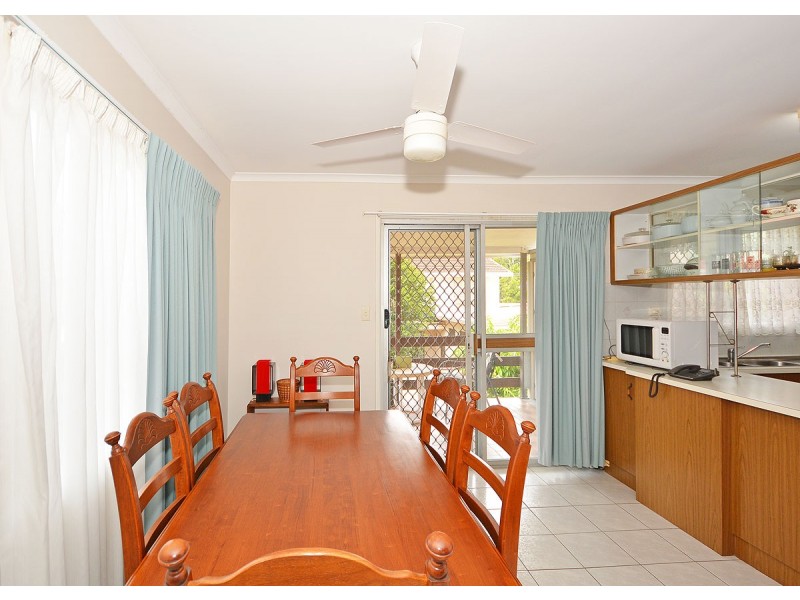 16 Prince Street, Urangan QLD 4655