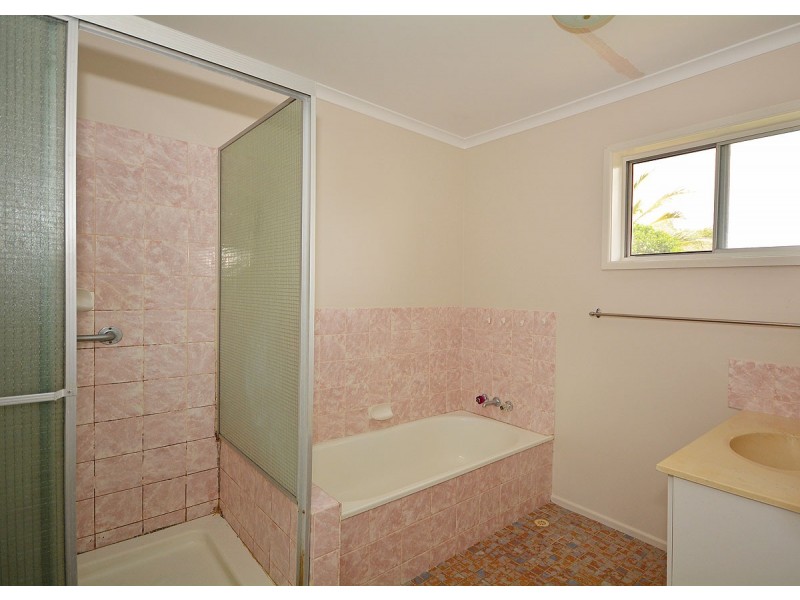 16 Prince Street, Urangan QLD 4655