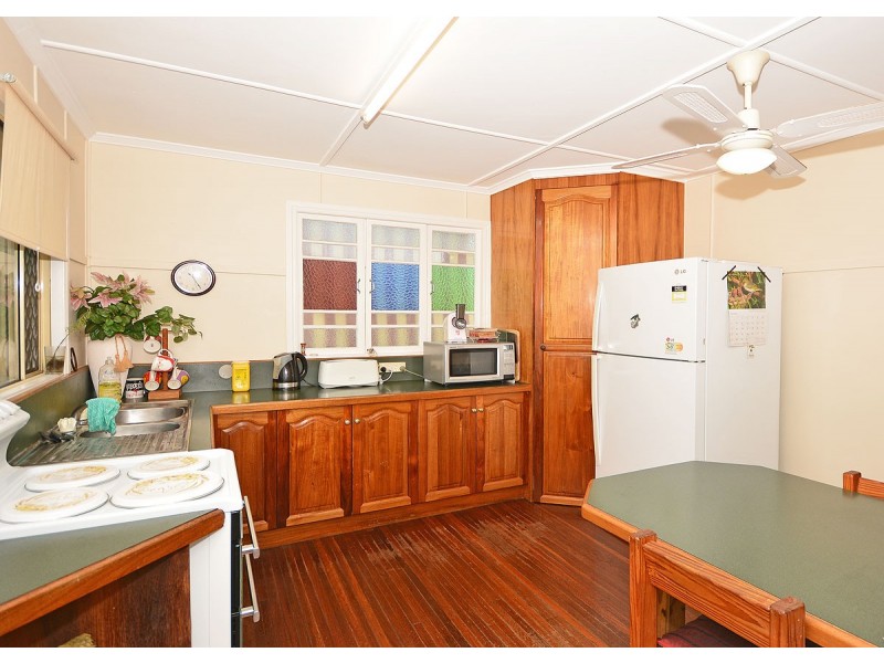 16 Shell Street, Urangan QLD 4655