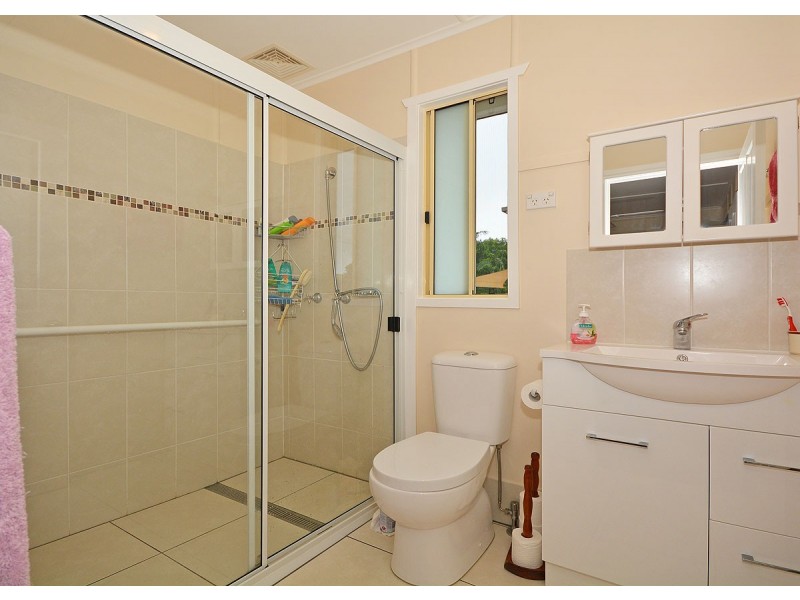 16 Shell Street, Urangan QLD 4655