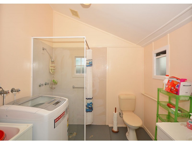 16 Shell Street, Urangan QLD 4655